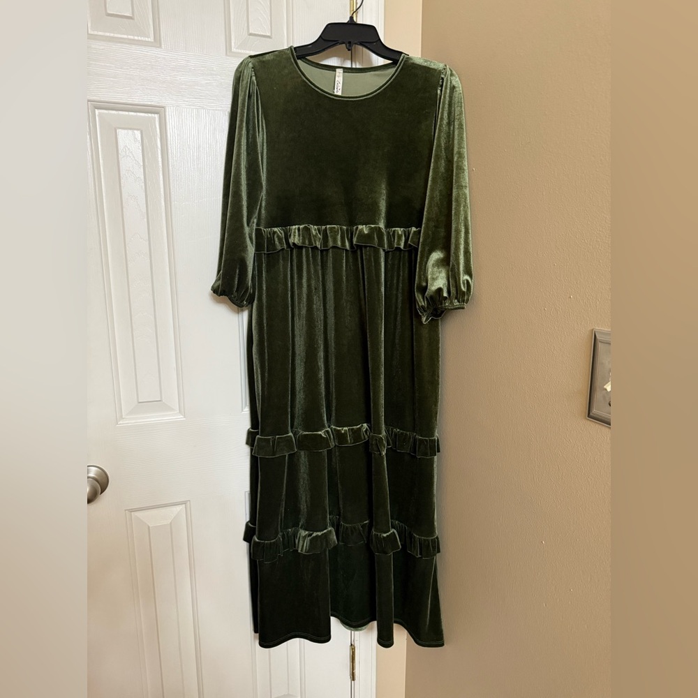 Elegant Green Velvet Dress